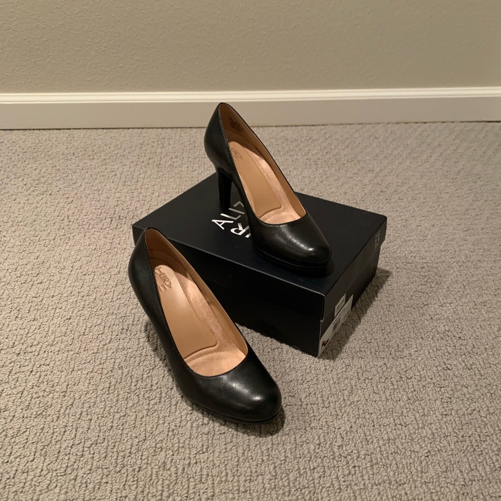 Naturalizer Black Pumps Size 8.5